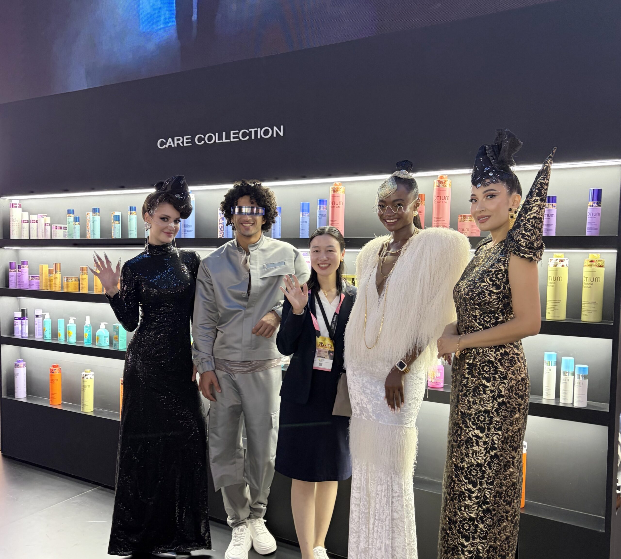 LIEQI team with exhibition staff at Dubai show